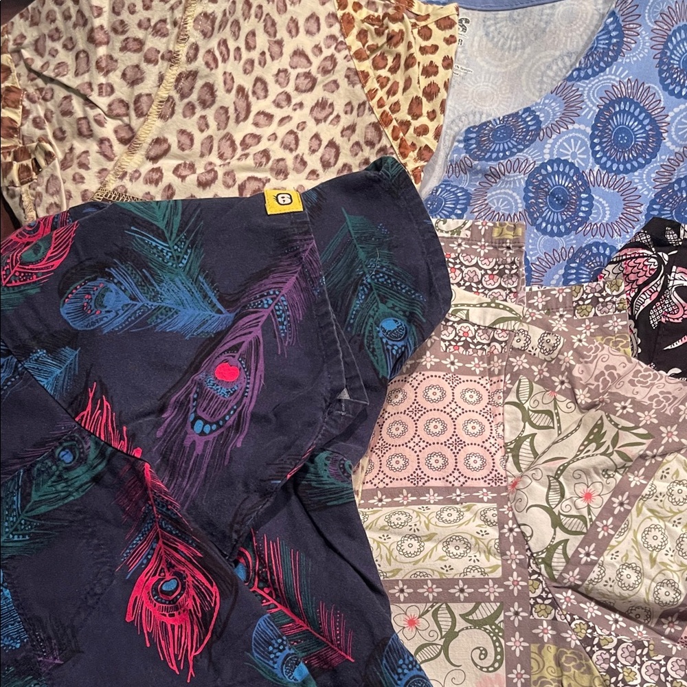 Colorful Patterned Scrub Tops Collection/S - Picture 3 of 3